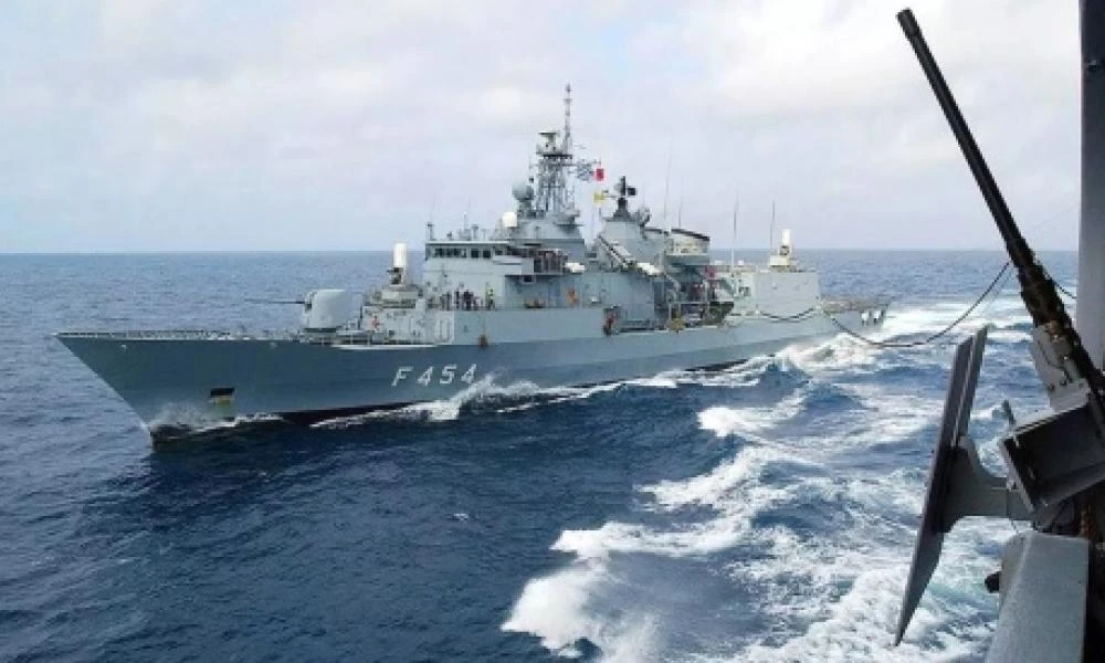 Πλοίο με σημαία της Ιταλίας ποντίζει καλώδια οπτικών ινών-Παρουσία του ελληνικού και τουρκικού πολεμικού ναυτικού